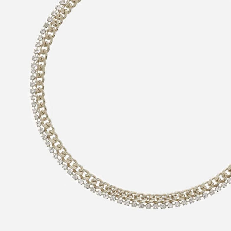 Collier gourmette Vénus en métal satiné doré, avec chaîne texturée et seconde chaîne ornée de strass.