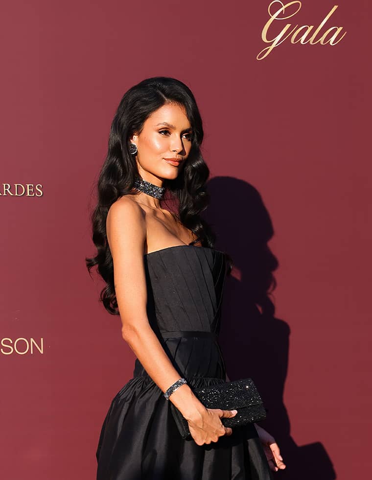 Knights of Charity Gala avec Aline Resplandes portant la parure Starlight Delphine-Charlotte Parmentier