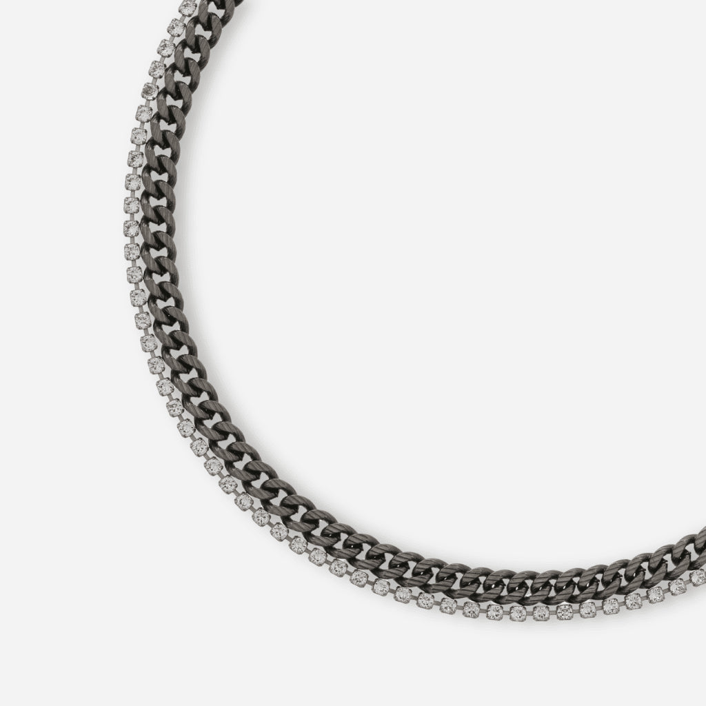 Collier gourmette Vénus en métal satiné ruthénium, avec chaîne texturée et seconde chaîne ornée de strass.