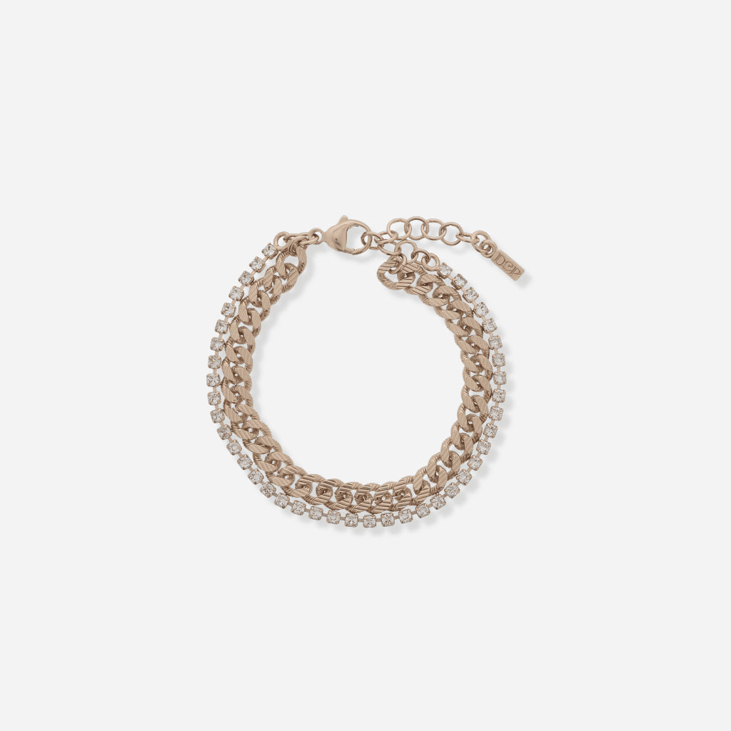 Bracelet doré double rang composé d’une chaîne gourmette épaisse et d’une ligne de strass sertis, avec fermoir mousqueton et chaînette d’extension.