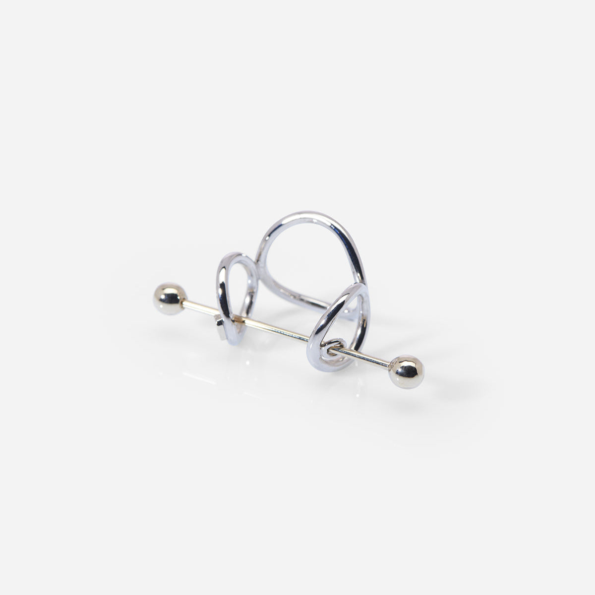 Une bague bicolore avec fibule Balem graphique, en métal satin argenté et doré brillant.