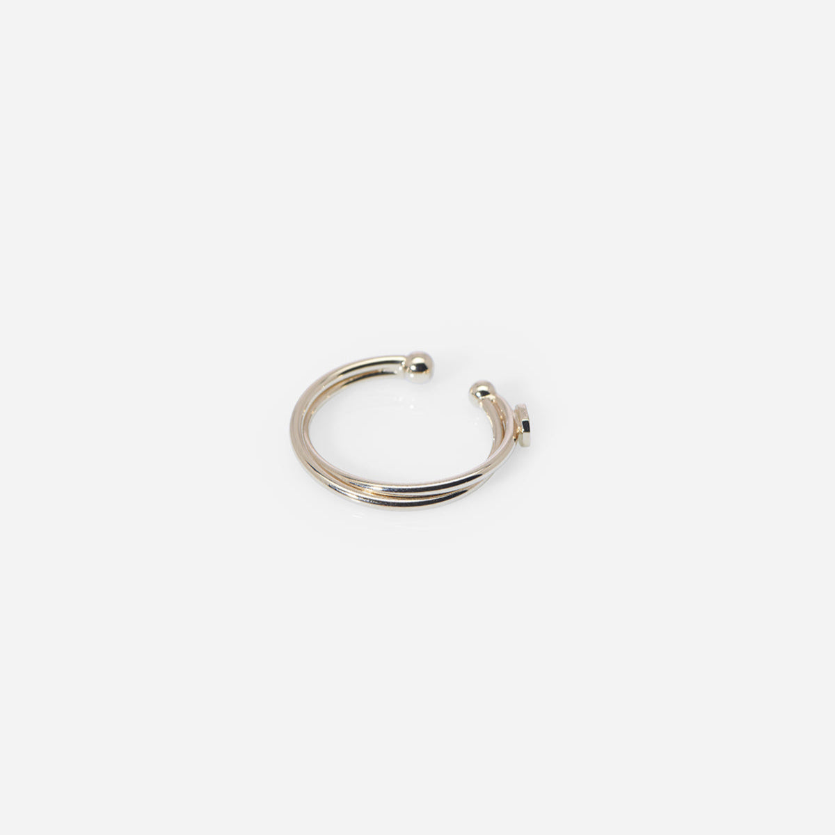 Bague d’oreille Aurore, ear cuff fin et léger en métal doré, pour oreilles non percées, à la forme arrondie ouverte.