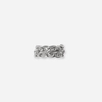 Une bague chaîne Andrea en métal argenté unisexe aux chaînes tressées avec un effet texturé.